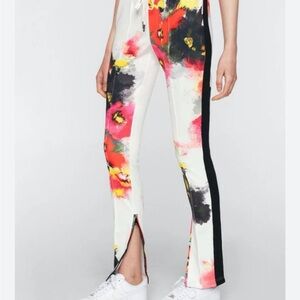 Pam & Gela WATERCOLOR FLORAL CIGARETTE PANT Size P.  ( Small)
PAM & GELA